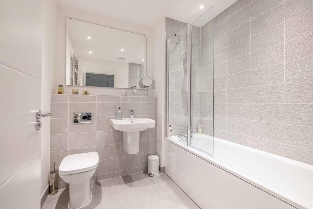Stylish Home @ Virginia Water Lake & Free Parking Englefield Green Экстерьер фото