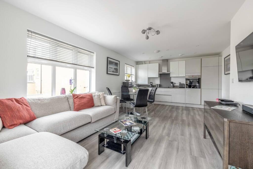 Stylish Home @ Virginia Water Lake & Free Parking Englefield Green Экстерьер фото