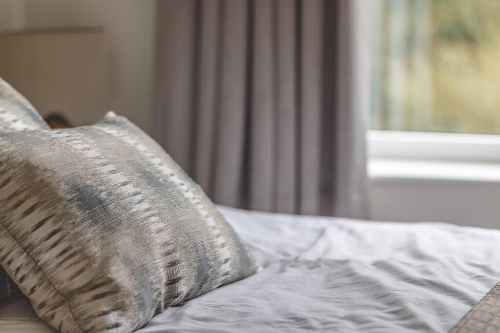 Stylish Home @ Virginia Water Lake & Free Parking Englefield Green Экстерьер фото